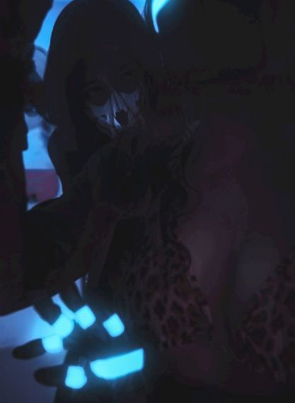 黑色的皮肤上哭泣的女人在线观看